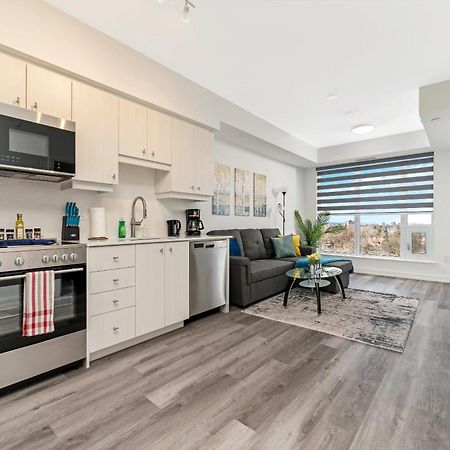 Appartamento Luxury 1Br King Bed Unit - Private Balcony Kitchener Esterno foto