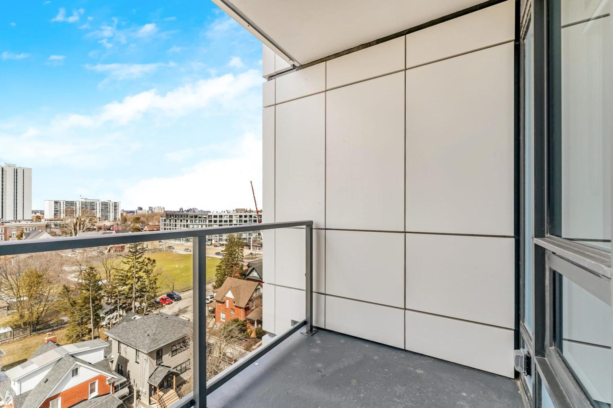 Appartamento Luxury 1Br King Bed Unit - Private Balcony Kitchener Esterno foto