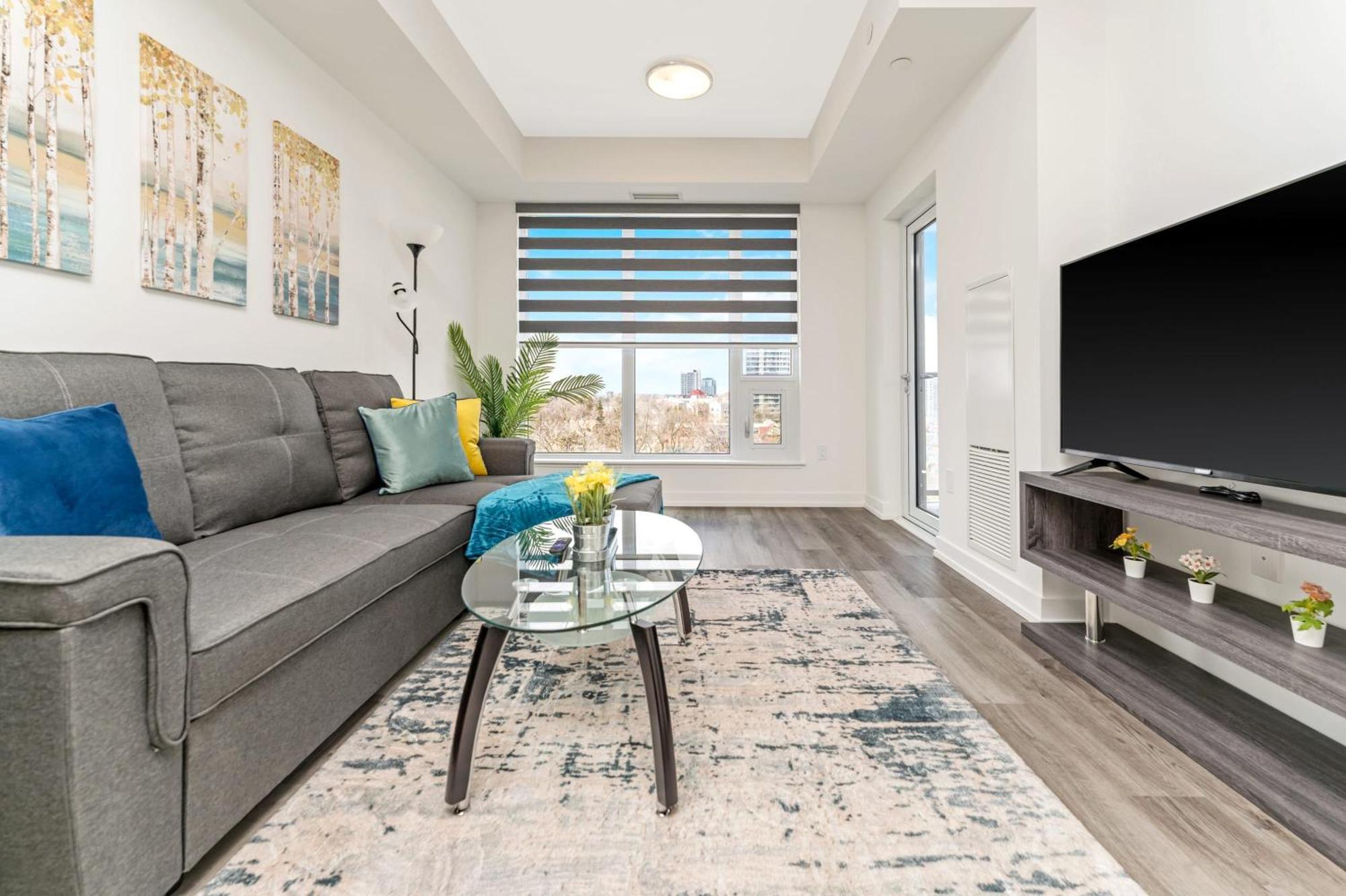 Appartamento Luxury 1Br King Bed Unit - Private Balcony Kitchener Esterno foto