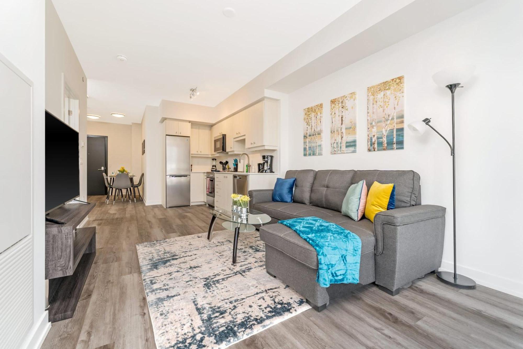 Appartamento Luxury 1Br King Bed Unit - Private Balcony Kitchener Esterno foto