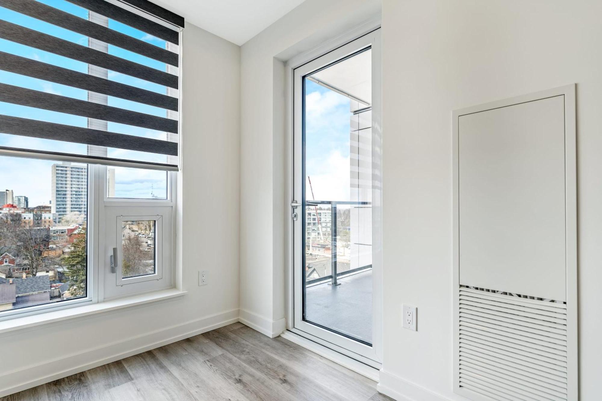 Appartamento Luxury 1Br King Bed Unit - Private Balcony Kitchener Esterno foto